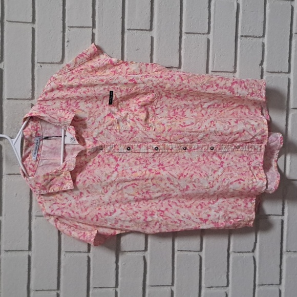 Calvin Klein Pink Snakeprint Short Sleeve Button-Up Top.  Size Large NWT - Picture 1 of 10